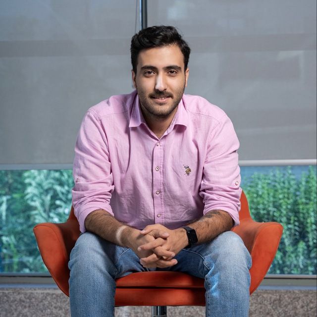 امین دزواره ای
مدیر سکودار